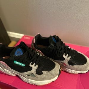 Adidas Falcon women Sz 6 US